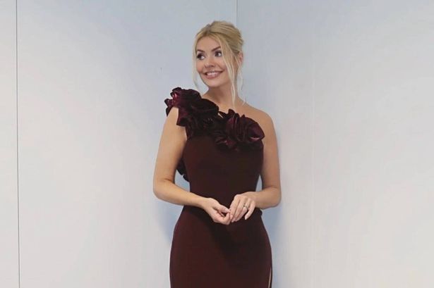 We found a way to copy Holly Willoughby’s glamorous burgundy gown from Dancing on Ice for less