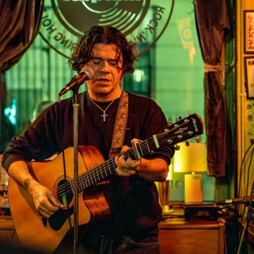 The View’s Kyle Falconer plays surprise gig at Covent Garden pub