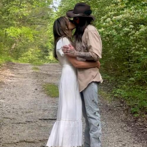 Billy Ray Cyrus shares kiss with new squeeze Elizabeth Hurley