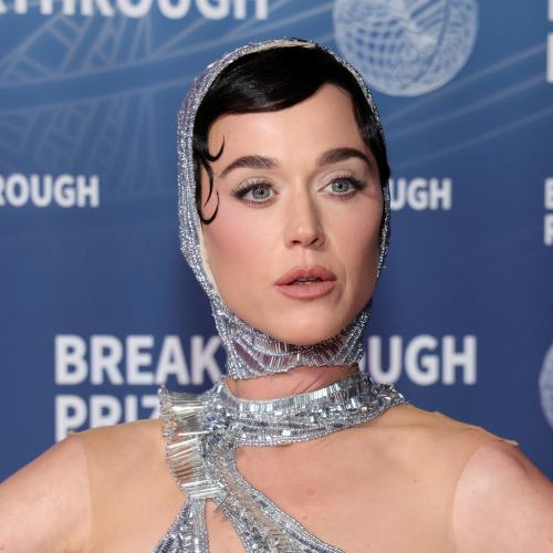 Katy Perry halts concert to jokingly accuse fan of messaging Orlando Bloom