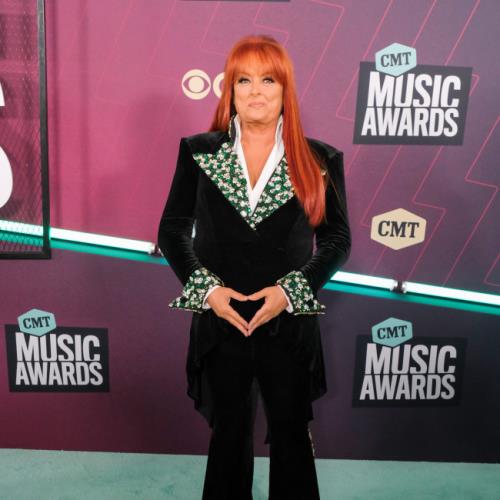 Wynonna Judd says touring immediately after her mom Naomi’s suicide helped with her grief