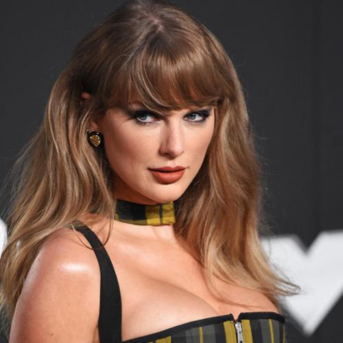 Taylor Swift regains rights to her first six albums
