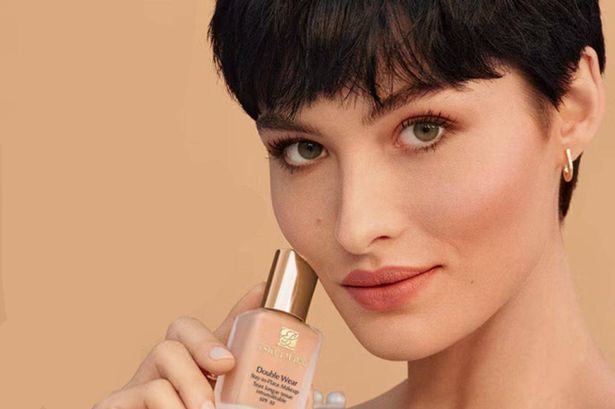 ‘Flawless’ Estee Lauder foundation that ‘truly lasts all day’ plummets to under £30 in sale