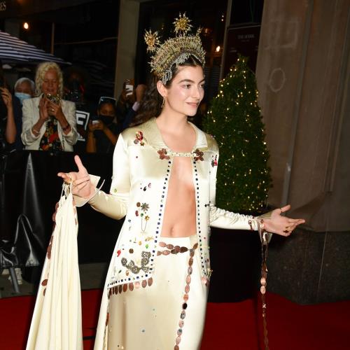 Lorde addresses Glastonbury rumours