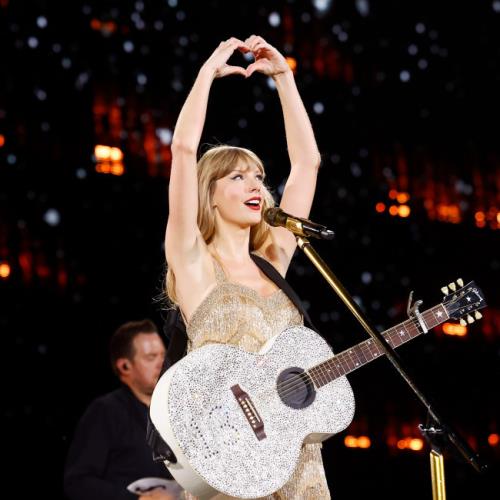 Taylor Swift gives surprise performance of Shake It Off at Tight End University