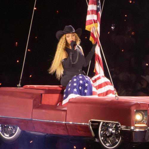 Beyoncé left stuck in mid-air by concert prop car malfunction