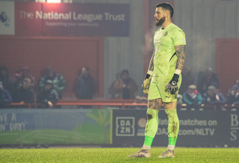 Ross gives Robins a boost as keeper pens new deal