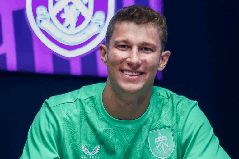 Clarets bolster goalkeeping department as Max Weiß pens long-term deal