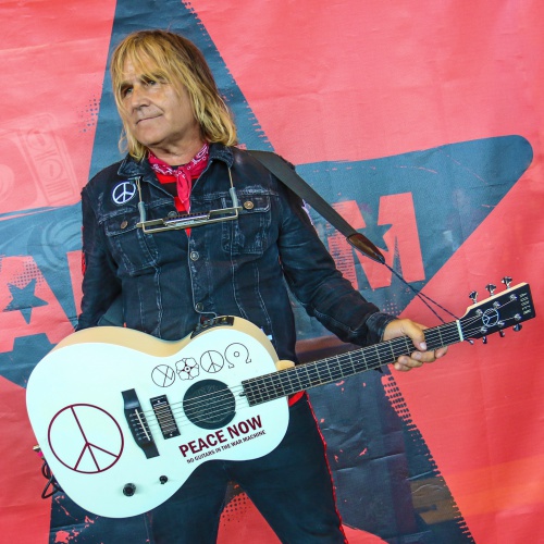 Mike Peters’ funeral becomes a community celebration