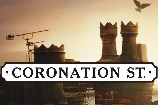 Coronation Street fans gobsmacked as they realise two stars are mother and son