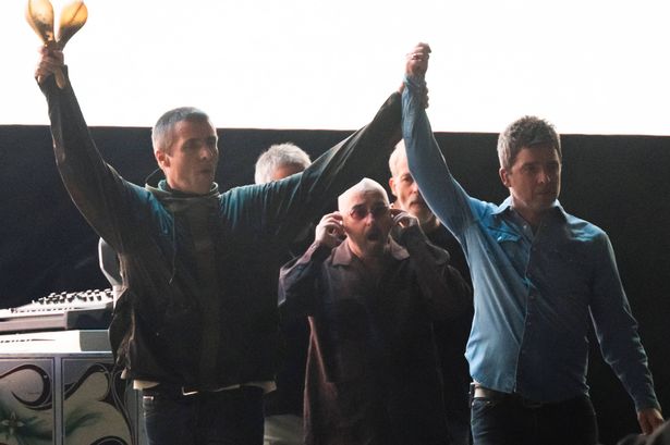 Oasis guitarist Bonehead leaves fans in stitches with one-word reply to setlist comment