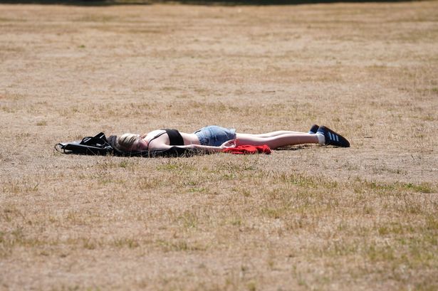 How hot it will be in Lancashire this weekend as amber health alerts issued for UK