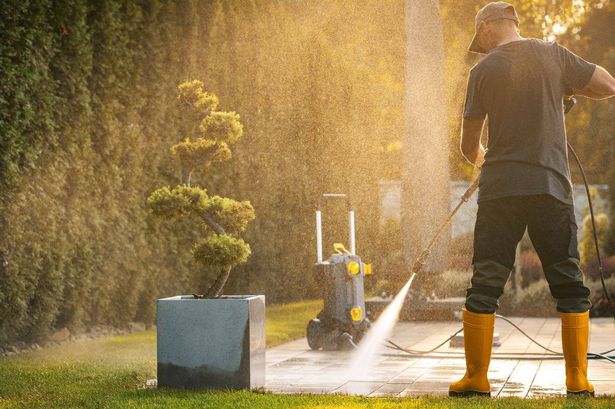 Shoppers save over £40 on ‘powerful’ 6-in-1 cordless pressure washer that ‘brilliantly cleans decking’