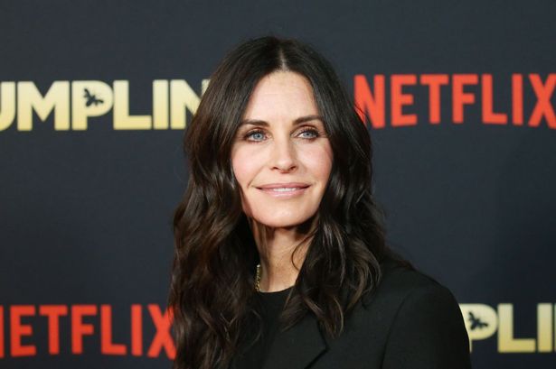 Courtney Cox gets her smokey ‘tattooed eyeliner’ look by using Victoria Beckham’s eyeliner