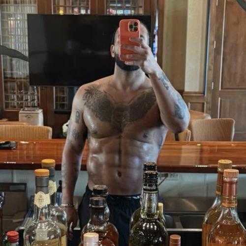 Drake roasted over ‘fake’ abs