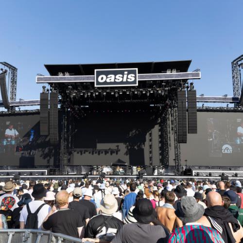 Ticketless Oasis fans scale new security fences to catch a glimpse of latest Heaton Park gig