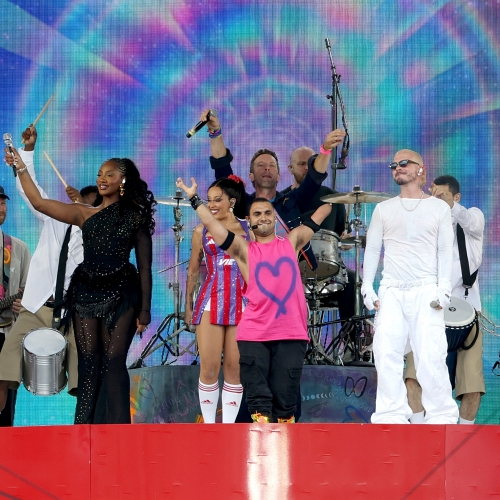 Coldplay & Emmanuel Kelly surprise halftime performance at FIFA Club World Cup Final