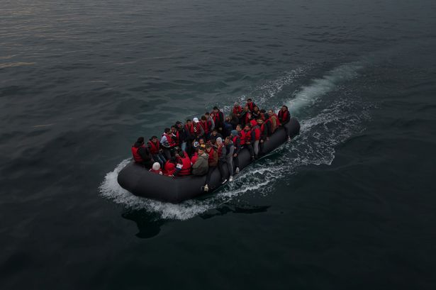 Ministers prepare to deport migrants as Reform unveils small boats plan