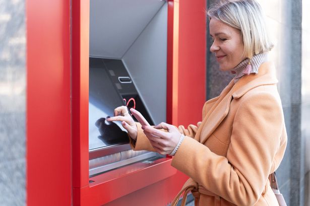 Major UK bank set to cut opening hours across these 40 locations – full list