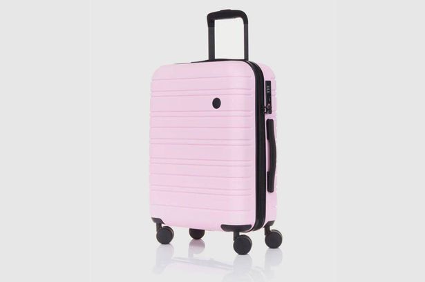 Summer sale axes 30% off Ryanair-approved cabin case that ‘ticks all the boxes’