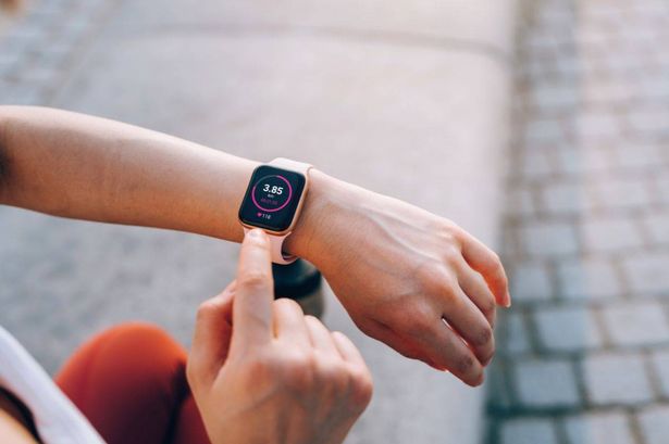 Secure a ‘premium’ smartwatch that’s ‘just like Apple’ for £105 less as it plummets below £25