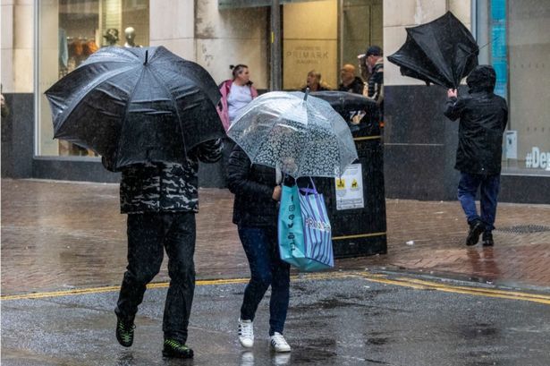 Exact times thunder and heavy rain to hit Lancashire this week after bank holiday scorcher