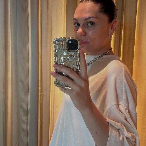 Jessie J hospitalised for infection six weeks after surgery