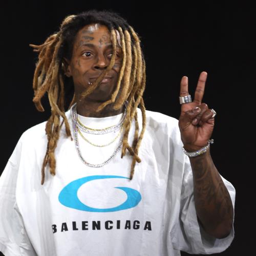 Lil Wayne stops show to congratulate ‘Traylor’