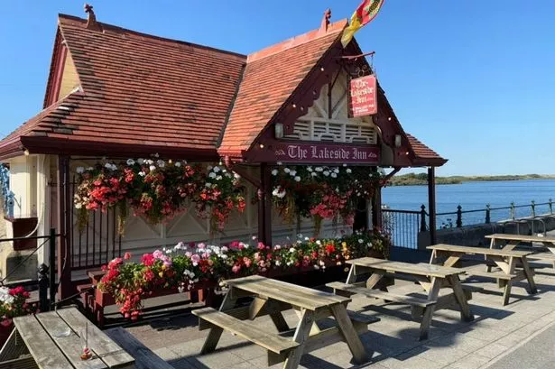 The pub boasting stunning lakeside views and the ‘world’s best sunsets’