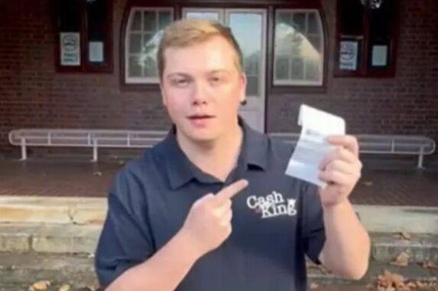 Student fights parking fine after trying to pay in cash and reaction is brutal