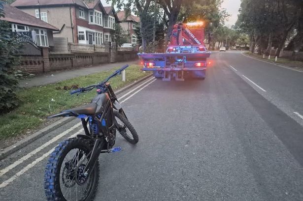 Police ‘pounce and grab’ youth from e-bike after he did one thing wrong