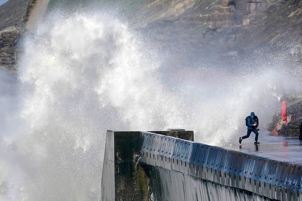 Met Office 13-hour weather alert update for North West with danger winds arriving ‘in three hours’