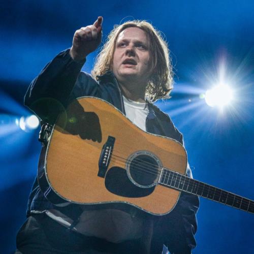 Lewis Capaldi says female pop stars are outperforming men onstage