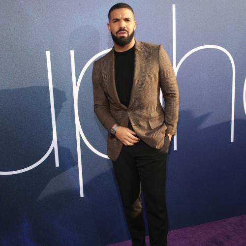 Drake admits digitally altering viral shirtless selfie