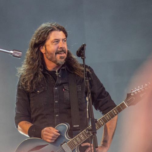 Foo Fighters perform first concert with new drummer