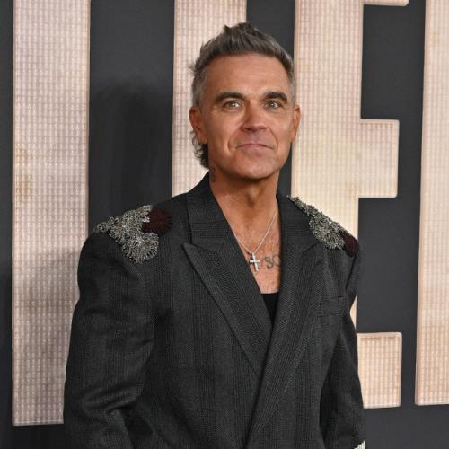 Robbie Williams delays album release to avoid Taylor Swift clash