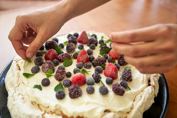 Mary Berry’s 4-ingredient pavlova with berries is a ‘great’ autumnal pudding
