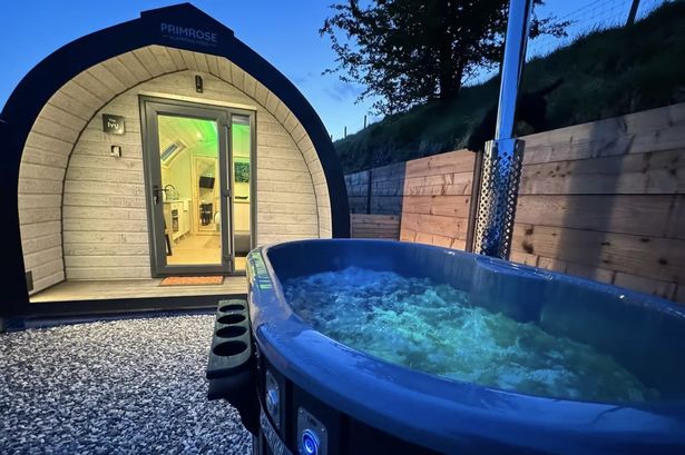 Cosy North Yorkshire glamping pods with hot tub and projector ideal for staycation