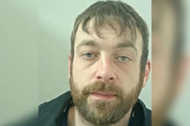 ‘Do not approach’ warning as sex offender with links to Lancashire on the run