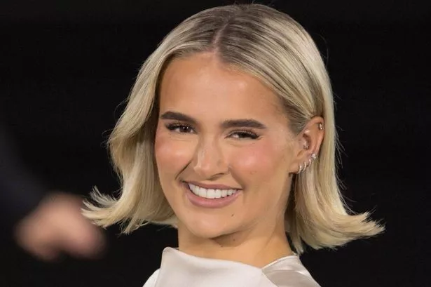 Molly-Mae styles her new ‘cool girl’ bob using this residue-free dry shampoo