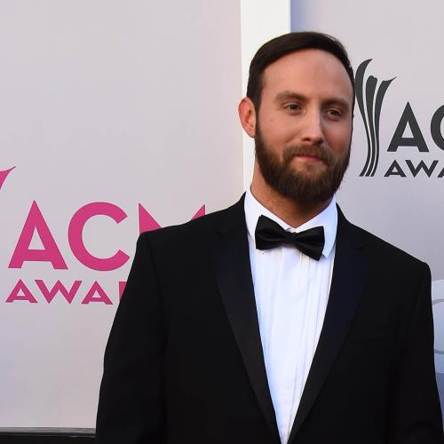 Ruston Kelly announces engagement