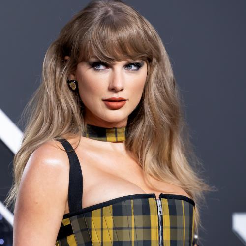 Taylor Swift sparks stream of donations to two-year-old cancer patient