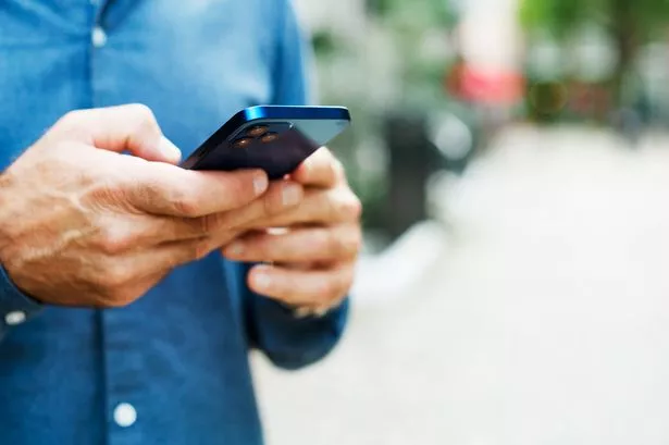 Simple mistake people make with their mobile phone is ‘ruining’ battery