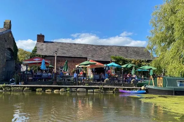 Historic Lancs pub with stunning canalside views hailed for ‘best ever Sunday roast’ 