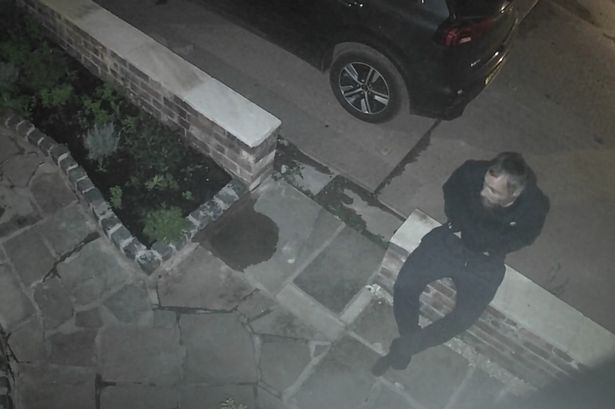 Police release CCTV footage after burglar tries to break into house