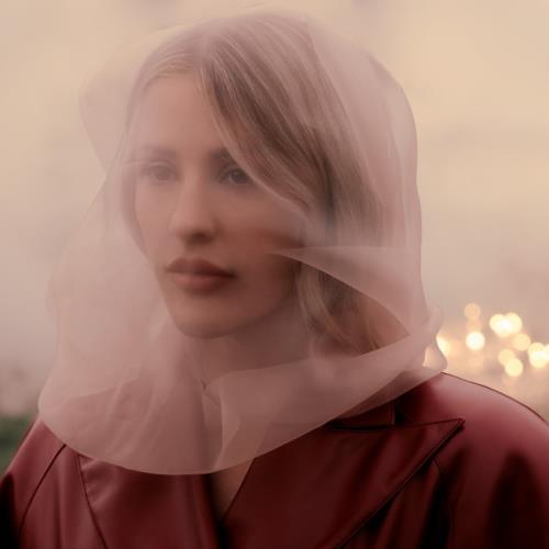 Ellie Goulding returns with a hair-raisingnly sensual tune in Destiny