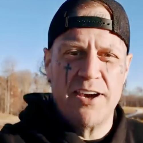 Jelly Roll debuts beard-free face