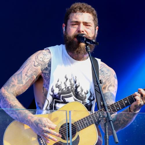 Post Malone pays tribute to late NFL star during Thanksgiving game