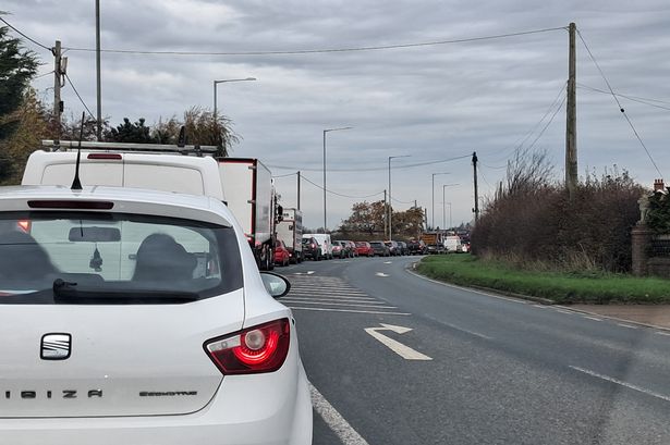 Traffic ‘chaos’ on major route into Preston as temporary lights cause gridlock