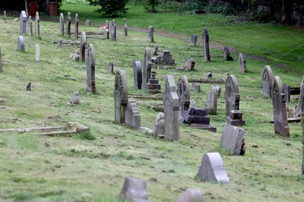 How much Blackburn Council gives to volunteers to maintain cemetery filled with famous faces
